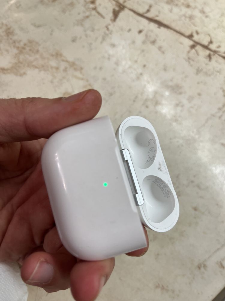 Кутийка за слушалки airpods