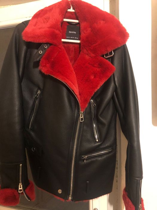 Geacă bershka damă cu blăniță mărimea XS