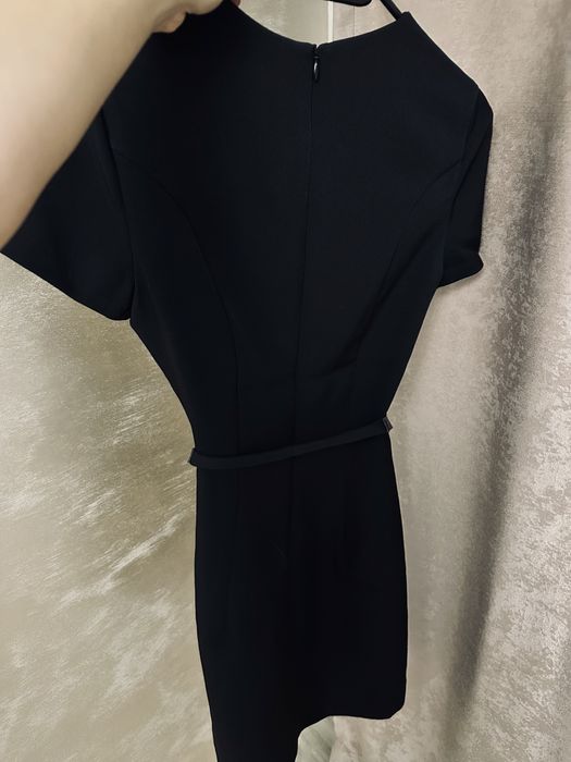 Нова елегантна черна рокля с колан от H&M