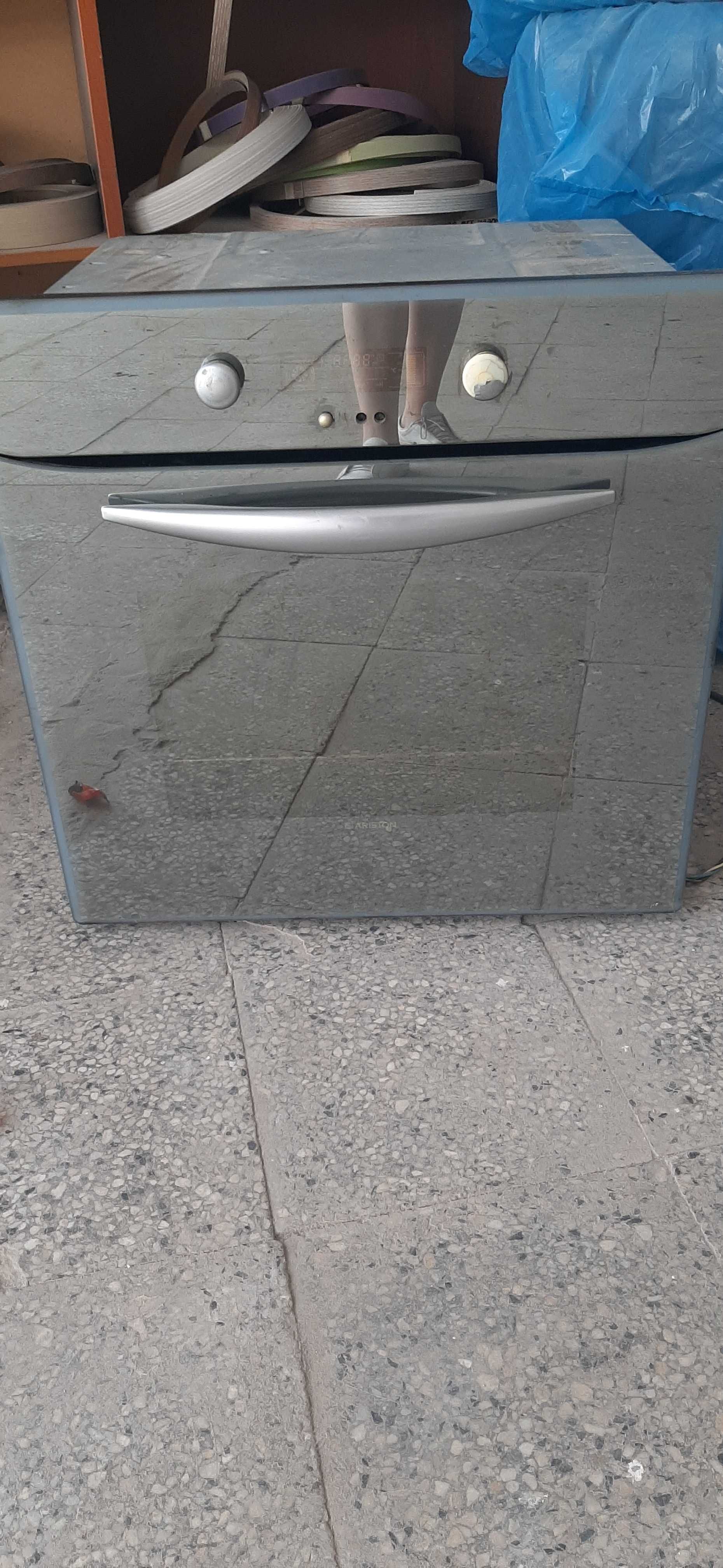 Продавам фурна ARISTON