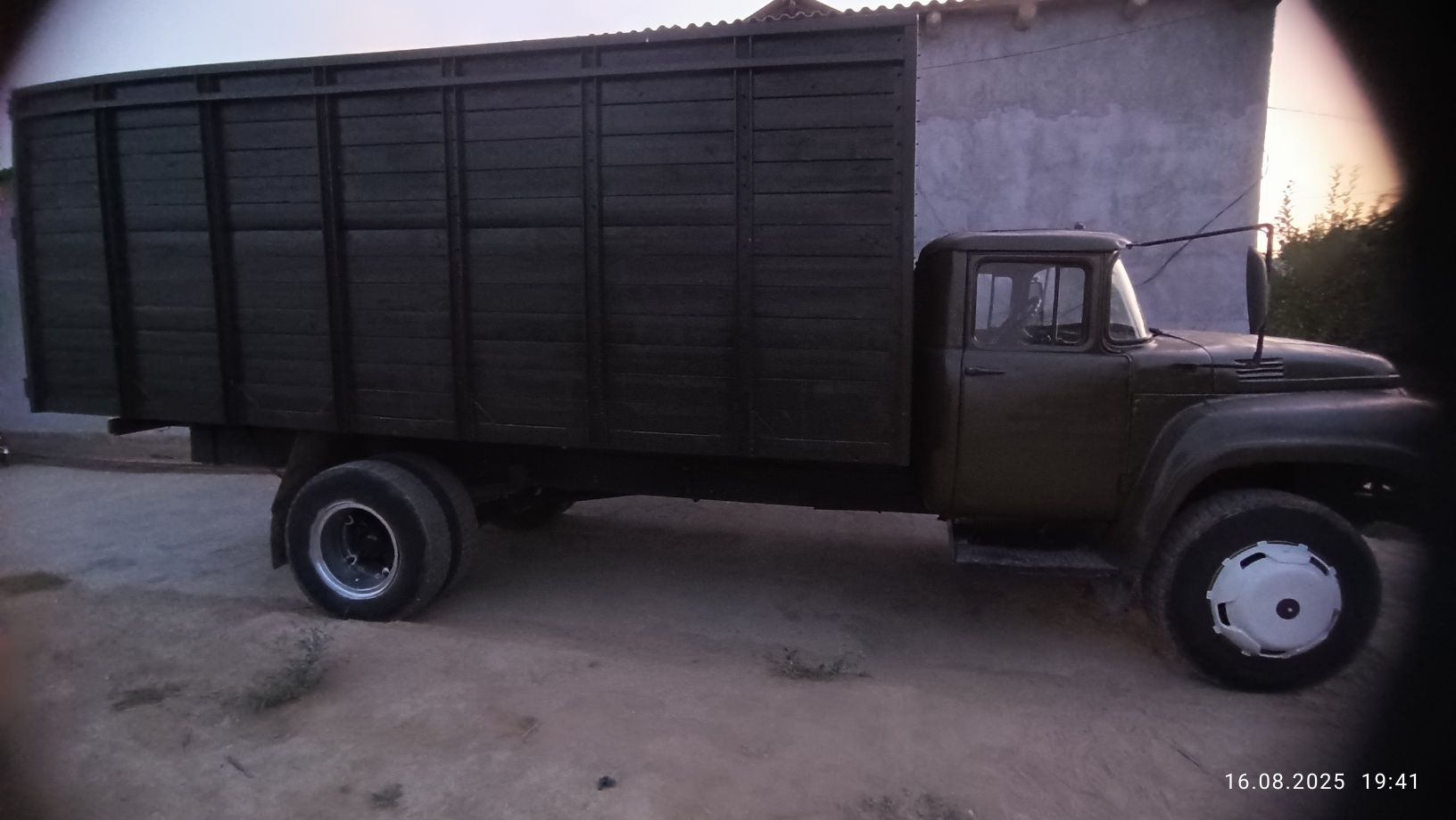 Zil 130 sotiladi