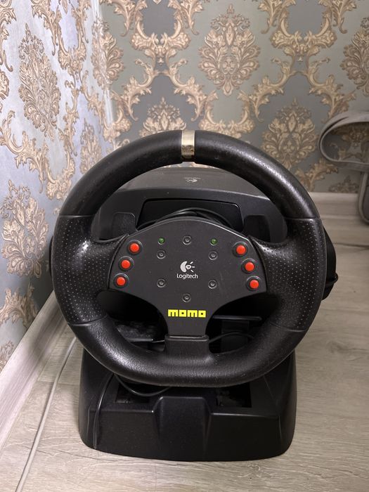Руль Logitech Momo Racing