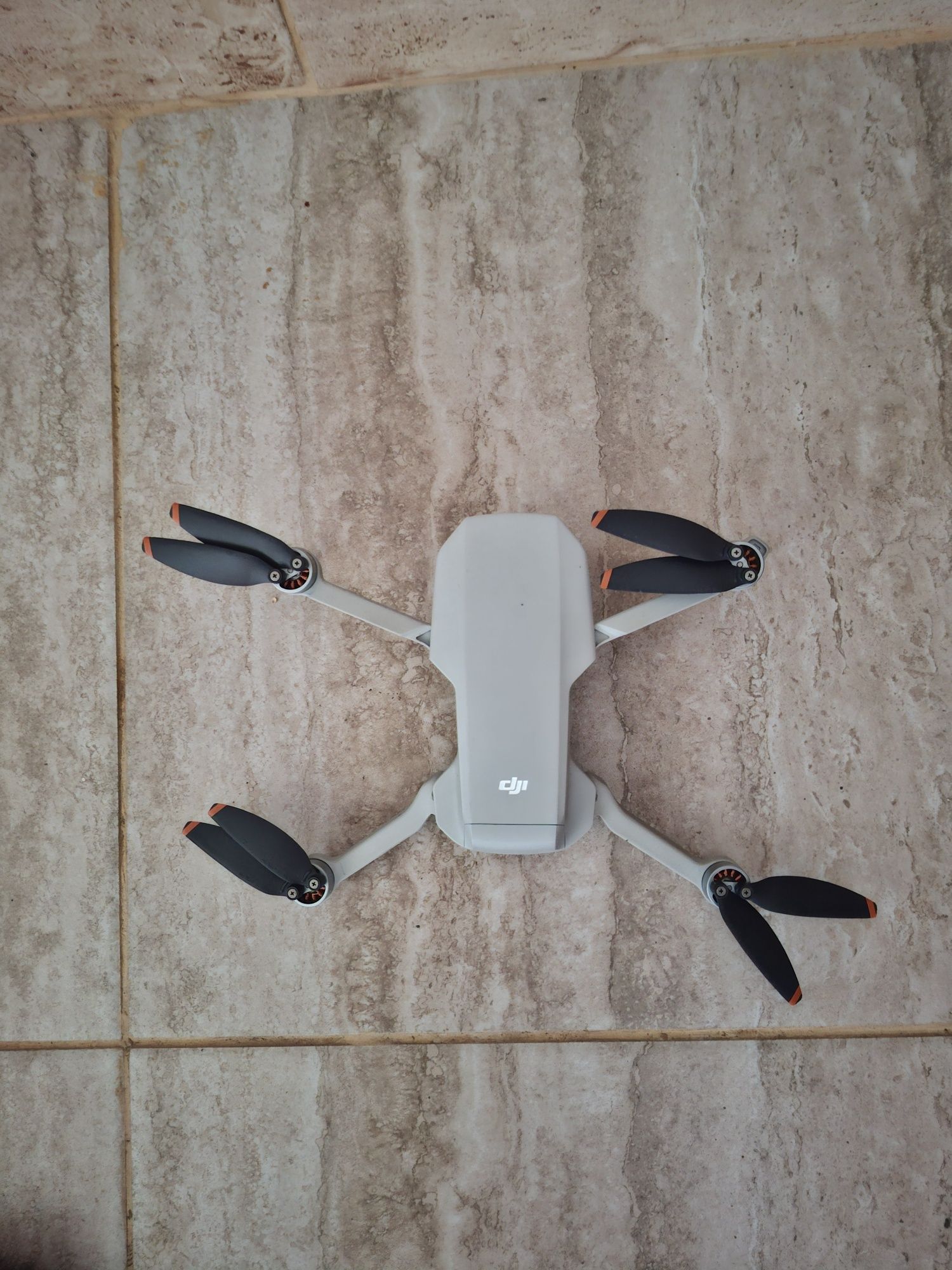 Vand drona DJI Mini 4K ( impecabila )