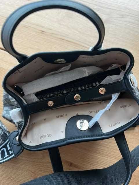 Оригинална дамска чанта GUESS