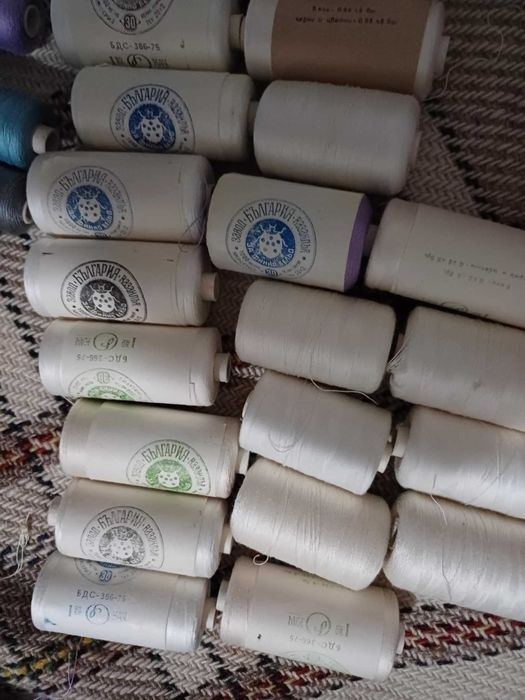 Продавам шивашки макари бели и цветни