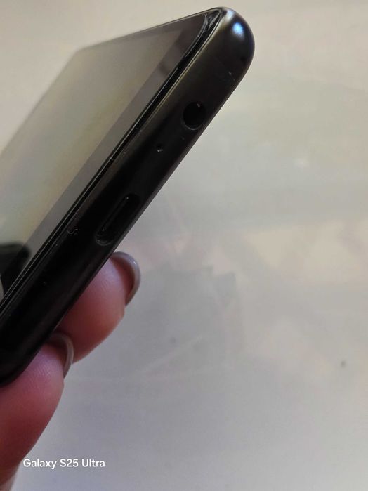 Смартфон Samsung Galaxy A8 (2018