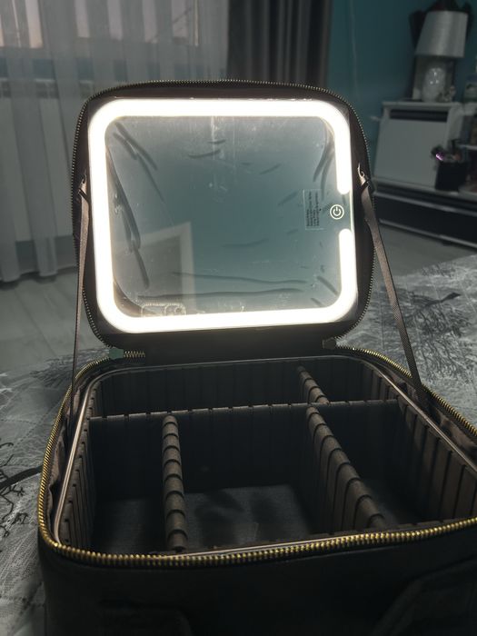 Куфар за гримове