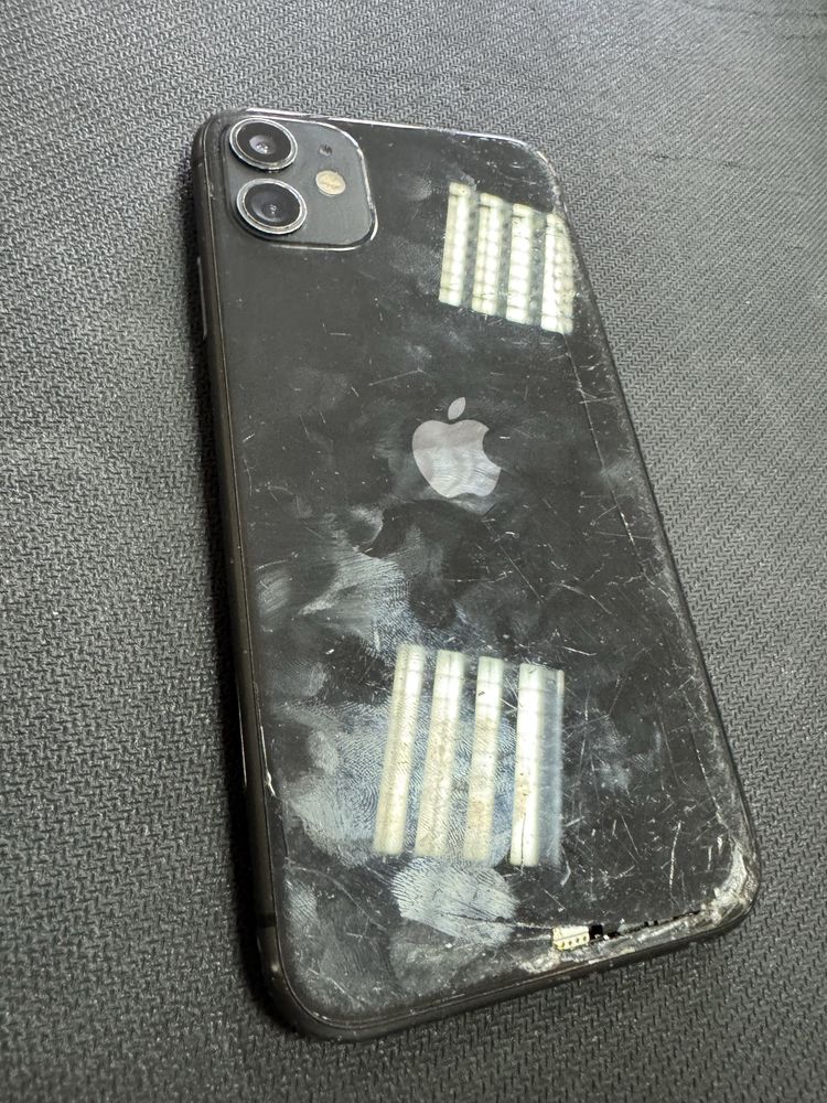 iPhone 11 64gb - заключен с айклауд