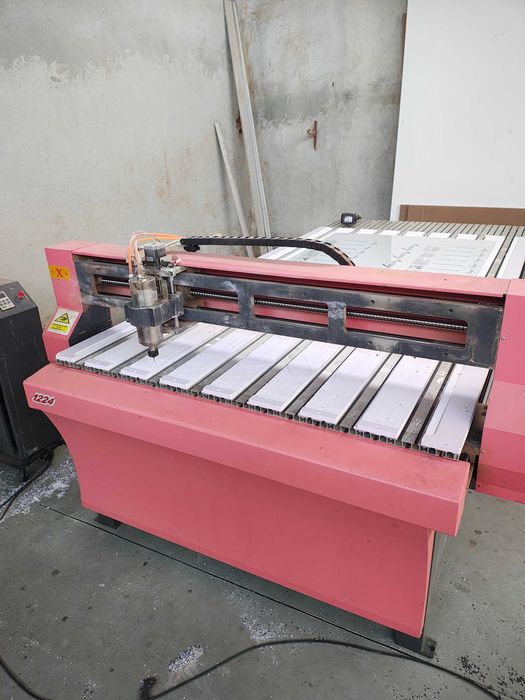 CNC router  de sculptura și frezare sau schimb cu auto