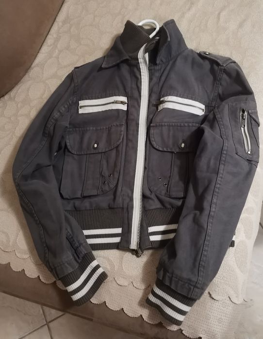 Уникално дамско късо якенце, подходящо за есенния сезон.