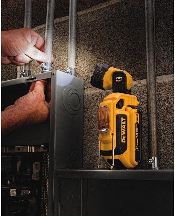 Акумулаторен фенер DeWALT DCL044 18V 165 лумена