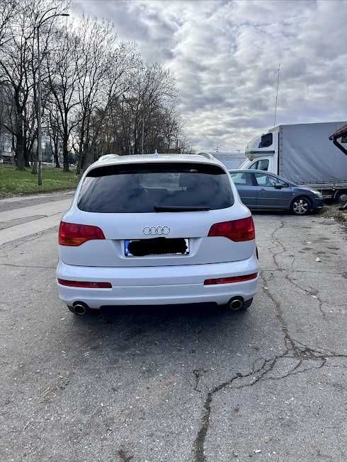 Продавам Audi Q7