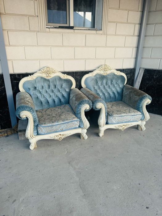 Диван  и  кресла