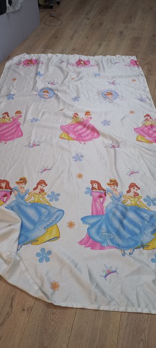 Продам срочно комплект  детских штор плюс тюль , с рисунком