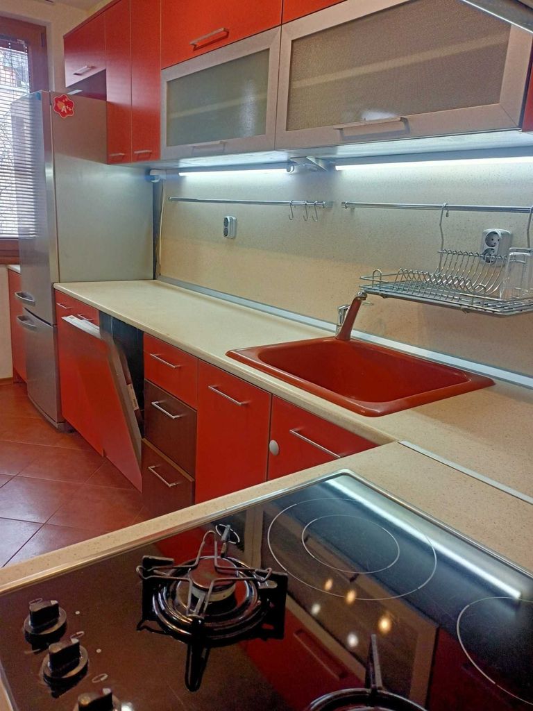 Дава се под наем Тристаен апартамент в София, Карпузица - 78 кв.м за 550 € - Снимка #2