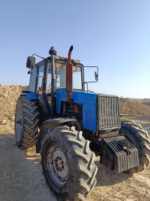 Traktor 1221 sotiladi