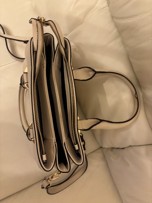 Дамски чанти по 20 лв. всяка