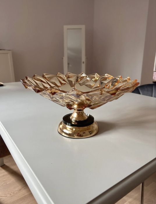 Fructiera din sticla cu picior