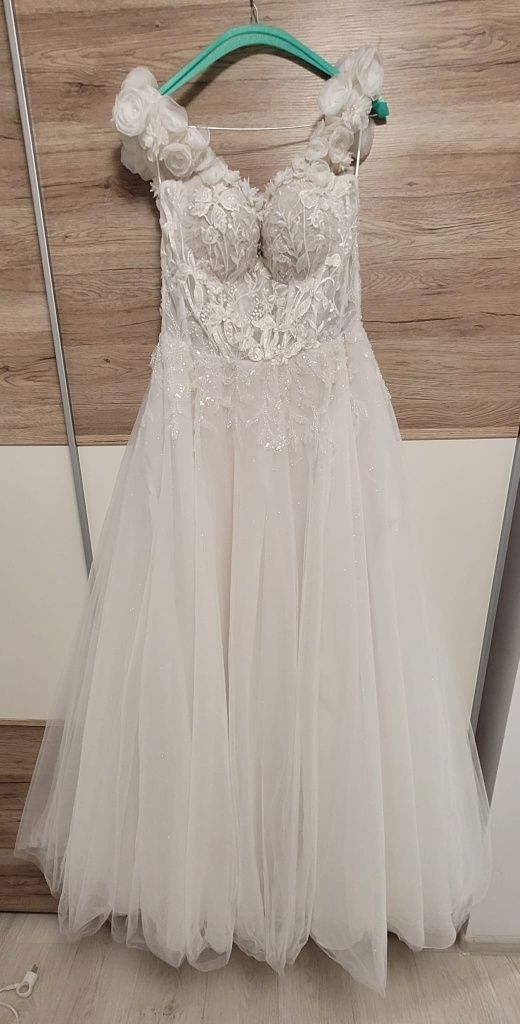 Vând rochie de mireasă