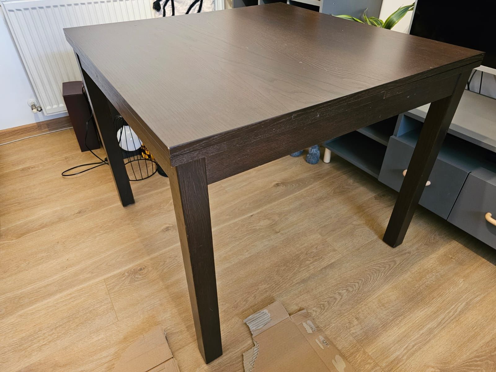 Masa IKEA 900x900 cm extensibila cu 4 scaune