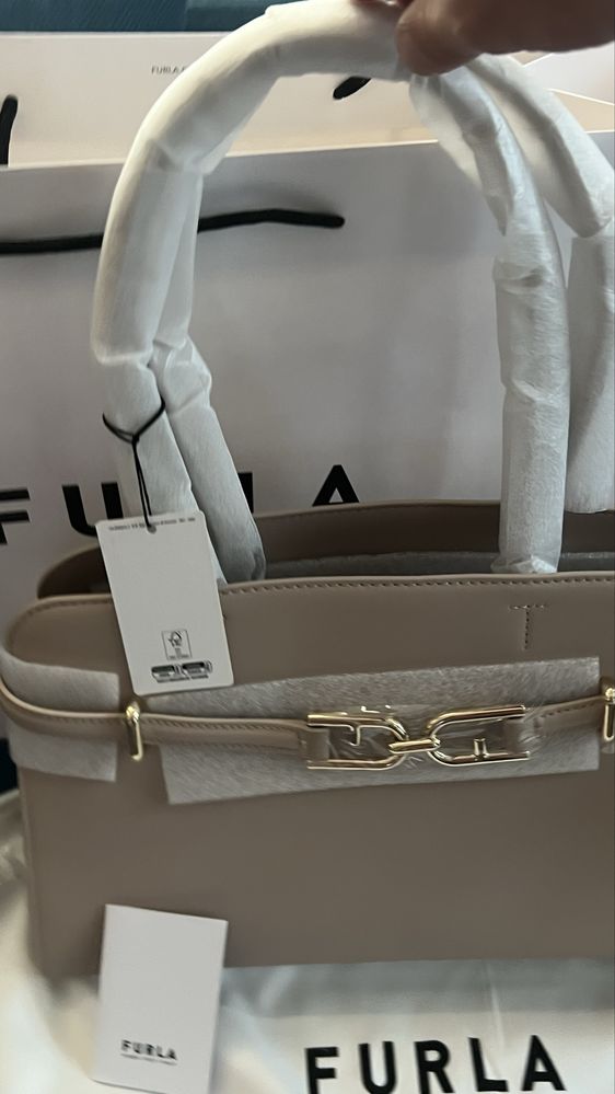 Furla Meti Dalia и Nero.100%ориг. Със сериен номер,етикети,торбичка