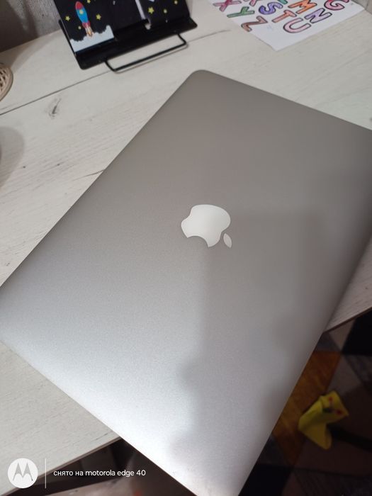 Продам Macbook air 13