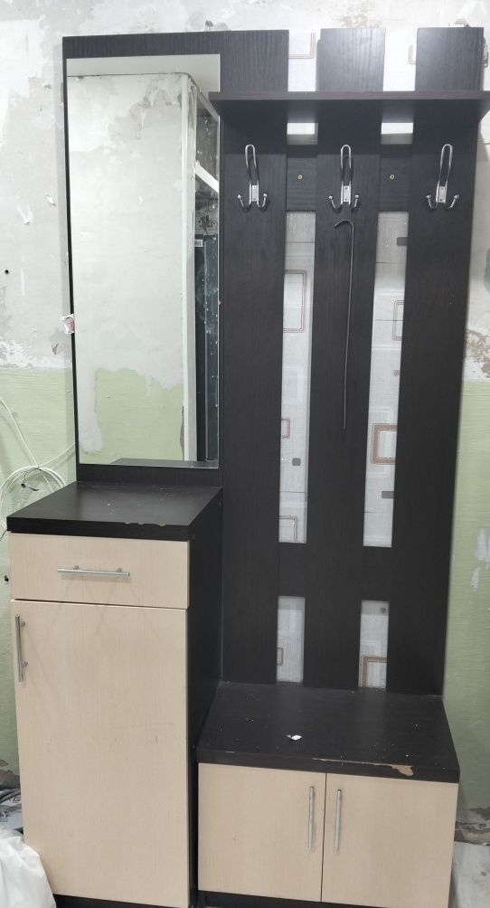 Продам прихожую 25000т