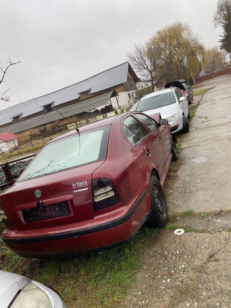 Dezmembrez Skoda Octavia 1 1.6 SR