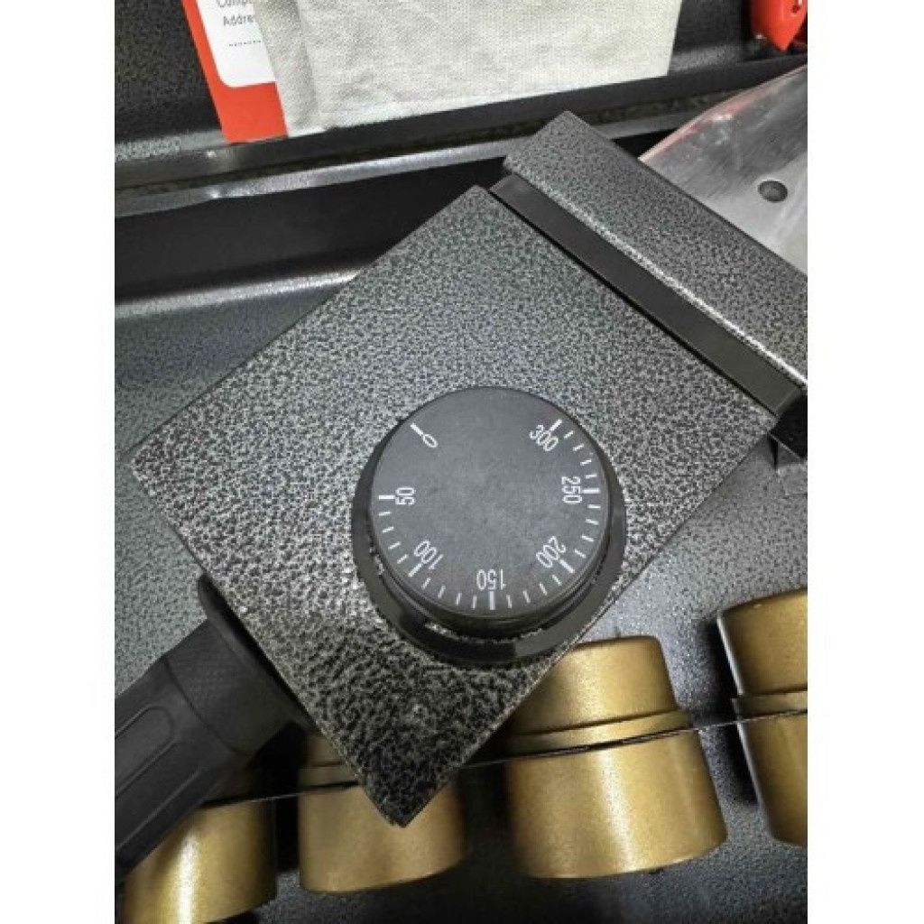 Лепачка в метален куфар 2500W