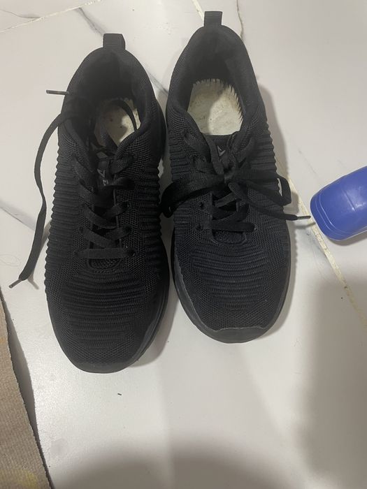 Продаю красовку черный