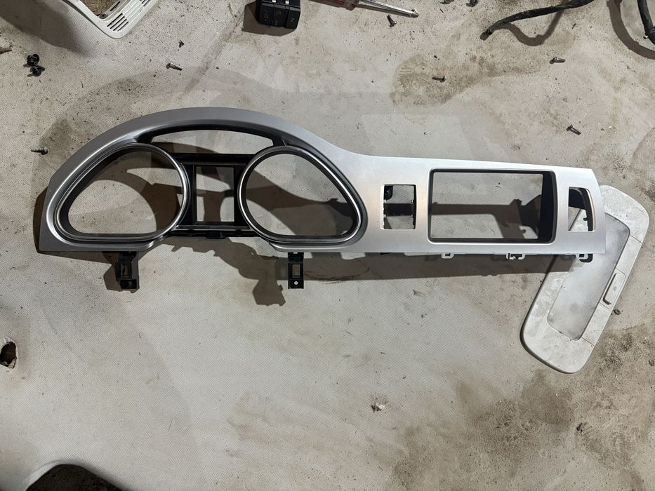 Audi Q7 2013 година Лайсна за километраж и монитор