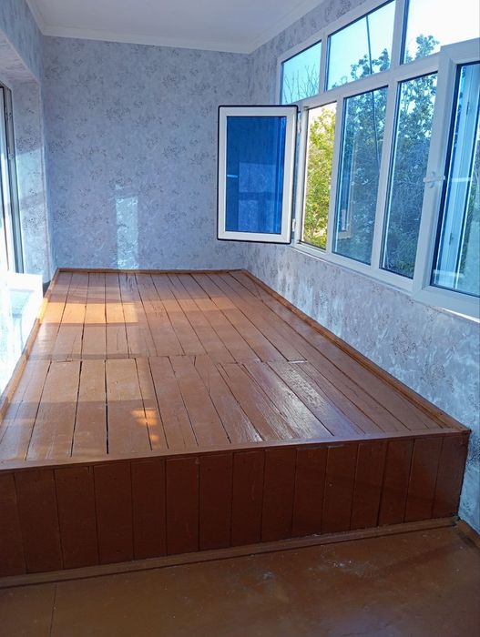 Qarshi markazida 64m/k, 2 xonali uy sotiladi.