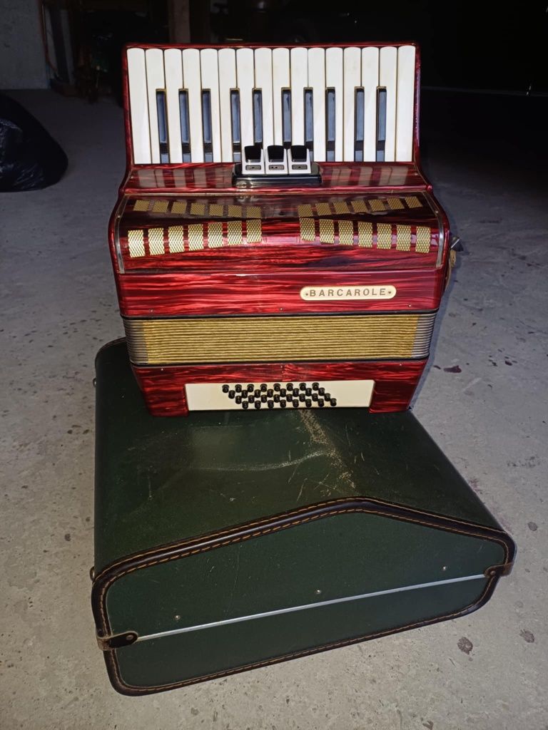 Vând Acordeon în stare foarte bună