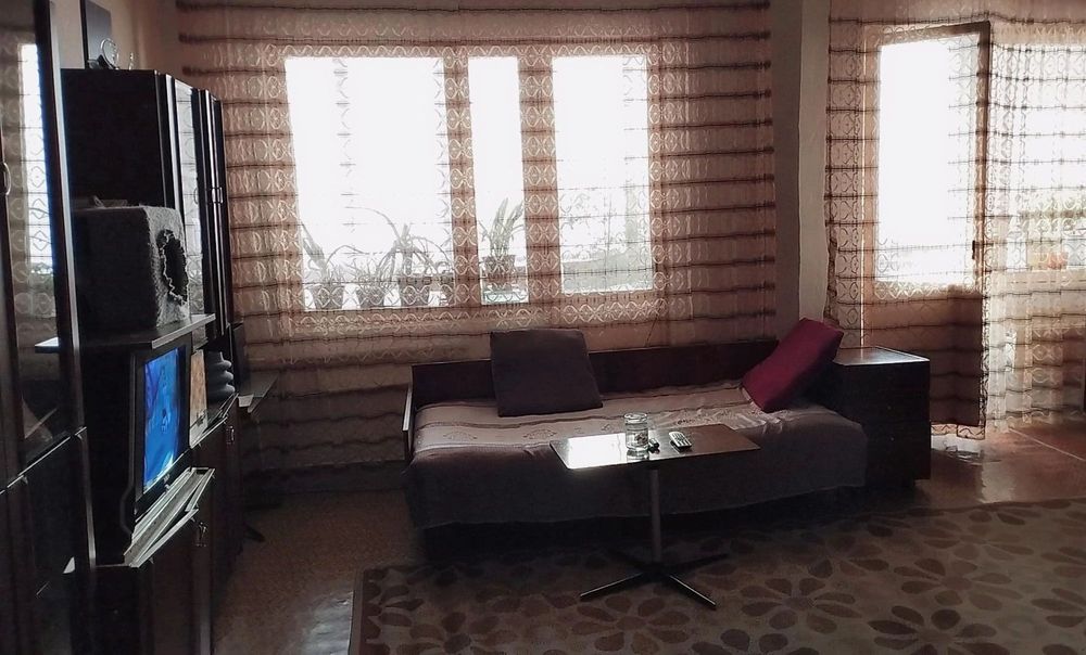 Продам 4/2/5 квартира, в Мирабадском районе возможен небольшой торг