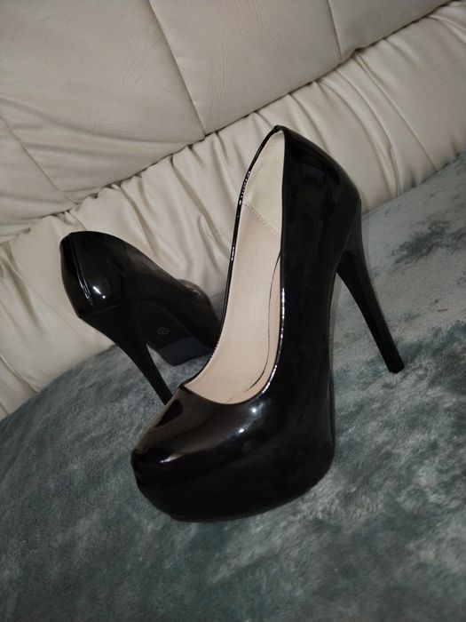 Pantofi cu toc marimea 35