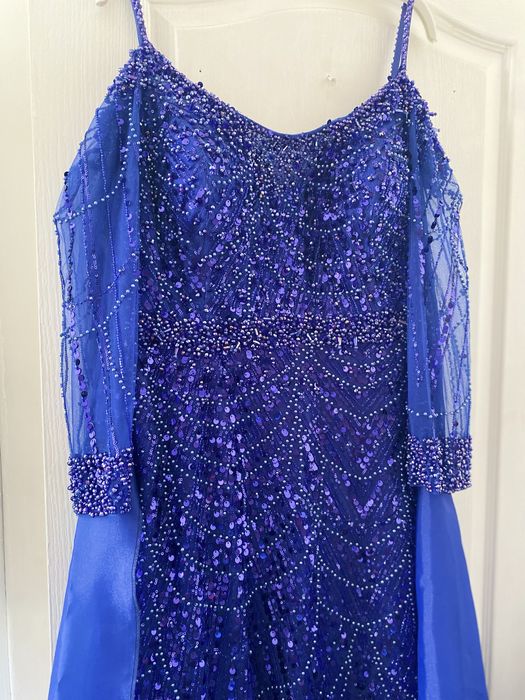 Rochie de seara cu trena detașabilă