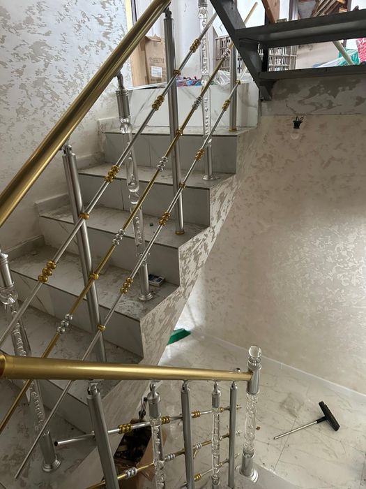 Парапети с плекси колонки и алуминий