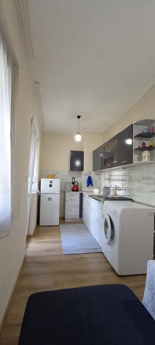 Дава се под наем Тристаен апартамент в Варна, Окръжна болница - 90 кв.м за 663 € - Снимка #1