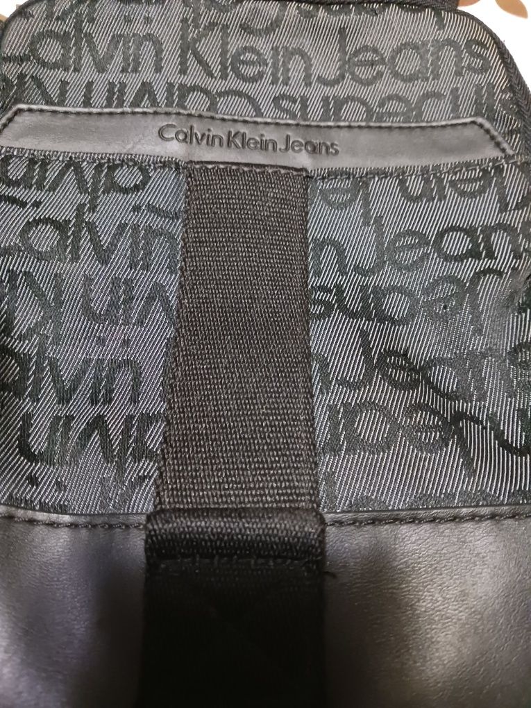 Оригинална мъжка  чанта Calvin Klein. Цвят Черен