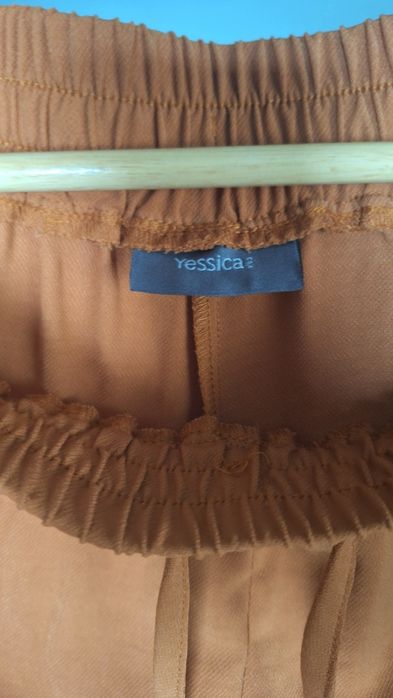 Vând pantalon damă, tip jogger, camel, mărimea 42-44