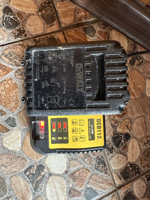 Ciocan Roto-percutor DeWALT XR 18V Brushless, + o baterie 4.0 AH