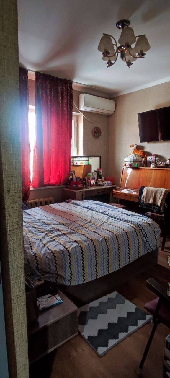 Продаётся квартира Геофизика 2в3/4/4 кирпич 77 серия
