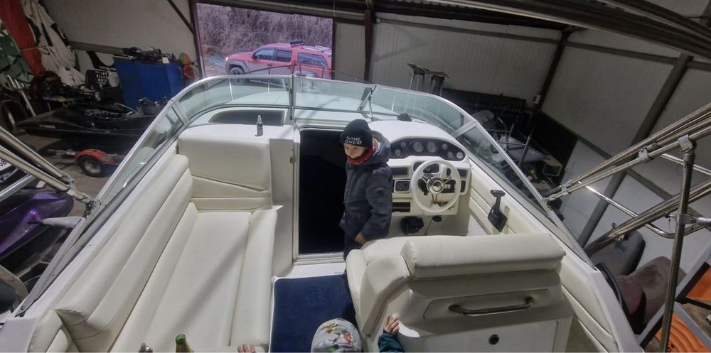 Barca inmatriculata , cu peridoc