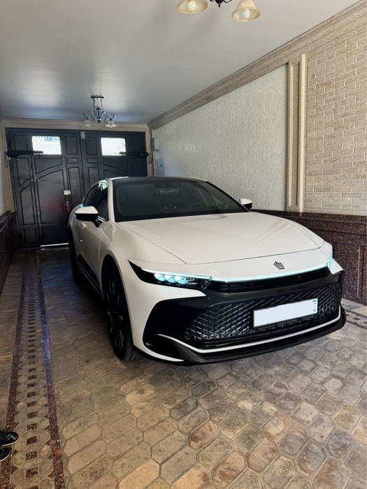 Продается Toyota CROWN 2024 год Гибрид