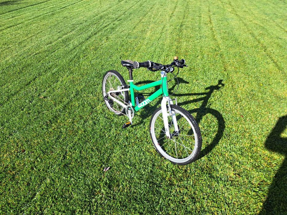 WOOM 4 bicicleta si casca