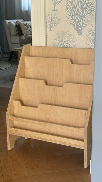 Стеллаж для книг напольный монтессори