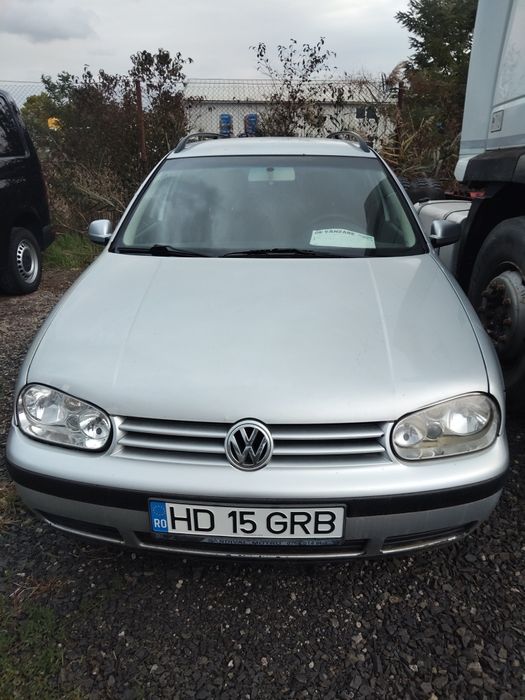 Vând golf 1 6 benzina și gpl an 2002