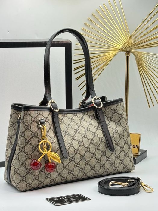 Geanta Gucci noua !!! Dimensiuni 33/21 !!!