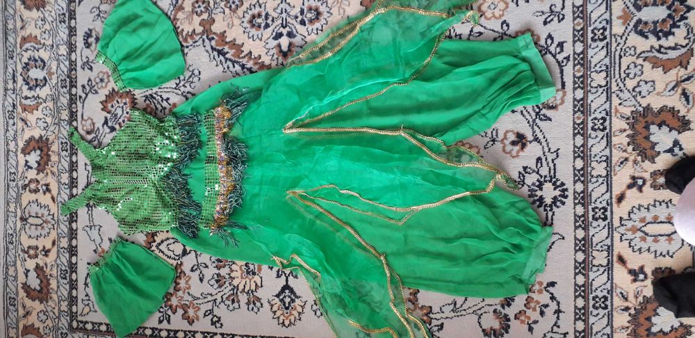 Танцевальный костюм восточный, цв.зеленый,р44.