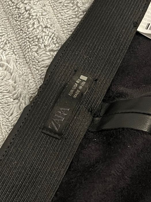 Pantaloni ZARA, piele, negru mat, mărimea S